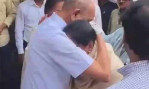 बारामती विमान दुर्घटना में Ajit Pawar की मृत्यु पर परिवार के शोक व्यक्त करने पर भावुक हुई सुनेत्रा पवार बारामती विमान दुर्घटना में Ajit Pawar की मृत्यु पर परिवार के शोक व्यक्त करने पर भावुक हुई सुनेत्रा पवार