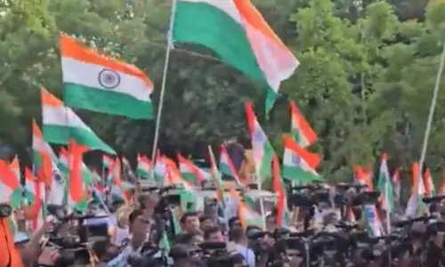 \Bareilly Rural: तिरंगा यात्रा और ध्वजारोहण ने दी राष्ट्रीय एकता की प्रेरणा \Bareilly Rural: तिरंगा यात्रा और ध्वजारोहण ने दी राष्ट्रीय एकता की प्रेरणा