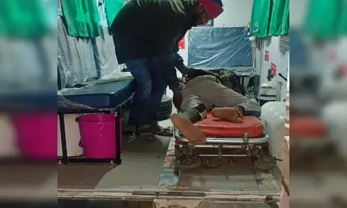 OMG! प्यार में हदें पार...प्रेमी जोड़े ने मौत से किया सामना OMG! प्यार में हदें पार...प्रेमी जोड़े ने मौत से किया सामना