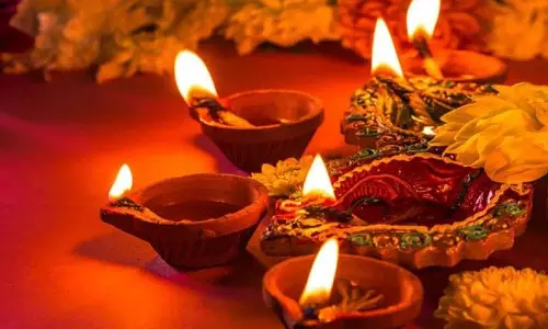 Religion: पवित्र स्थानों पर दीपक जलाने से मिलेगा सुख-समृद्धि Religion: पवित्र स्थानों पर दीपक जलाने से मिलेगा सुख-समृद्धि