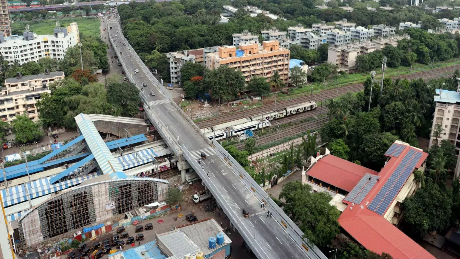 Mumbai: फ्लाइओवर की डिज़ाइन पर मीडिया और सोशल मीडिया में बहस Mumbai: फ्लाइओवर की डिज़ाइन पर मीडिया और सोशल मीडिया में बहस