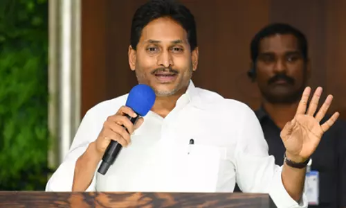 आंध्र प्रदेश के लोग गठबंधन सरकार से परेशान हैं: Jagan आंध्र प्रदेश के लोग गठबंधन सरकार से परेशान हैं: Jagan