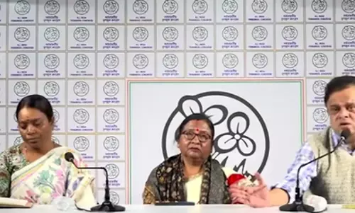 BJP सांसद खागेन मुर्मू की पहली पत्नी तृणमूल कांग्रेस में शामिल हो गईं BJP सांसद खागेन मुर्मू की पहली पत्नी तृणमूल कांग्रेस में शामिल हो गईं