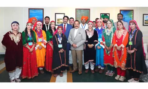 डॉ. जितेंद्र ने गणतंत्र दिवस की J&K झांकी टीम के लिए गेट-टुगेदर का आयोजन किया डॉ. जितेंद्र ने गणतंत्र दिवस की J&K झांकी टीम के लिए गेट-टुगेदर का आयोजन किया