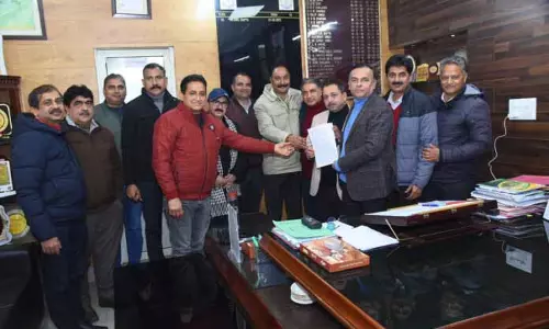 JAMMU: प्रतिनिधिमंडल ने कृषि निदेशक से मुलाकात की JAMMU: प्रतिनिधिमंडल ने कृषि निदेशक से मुलाकात की