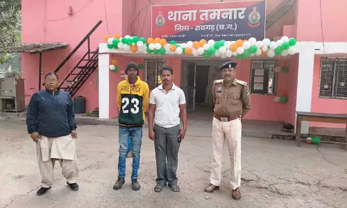 पुलिस की सख्त कार्रवाई, फेरीवाले को लेकर हुए विवाद में महिला और उसके पिता से की गई थी मारपीट पुलिस की सख्त कार्रवाई, फेरीवाले को लेकर हुए विवाद में महिला और उसके पिता से की गई थी मारपीट