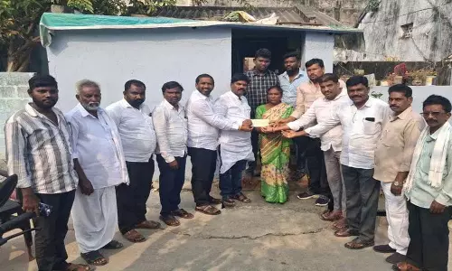 EWS सोसाइटी के श्रीनिवास बहादुर ने कोडाडा में दलित युवक के अंतिम संस्कार में हिस्सा लिया EWS सोसाइटी के श्रीनिवास बहादुर ने कोडाडा में दलित युवक के अंतिम संस्कार में हिस्सा लिया