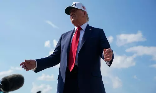 Trump ने आयोवा की यात्रा शुरू, किफायती आवास पर जोर Trump ने आयोवा की यात्रा शुरू, किफायती आवास पर जोर