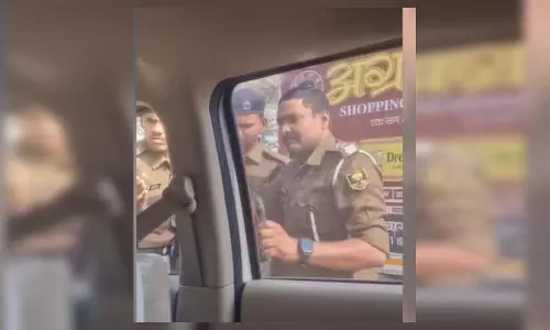 वाहन चालक को अशब्द बोलने वाले दारोगा हुए निलंबित, No Entry में घुसी थी कार