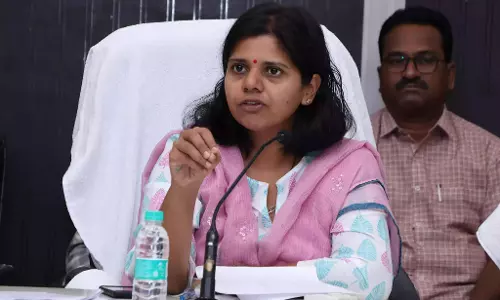 चुनाव की तैयारी: Collector Ila Tripathi ने नामांकन केंद्रों का किया औचक निरीक्षण चुनाव की तैयारी: Collector Ila Tripathi ने नामांकन केंद्रों का किया औचक निरीक्षण