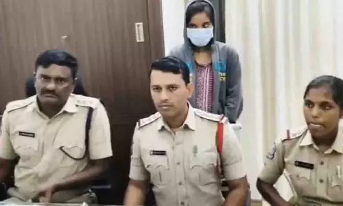 Telangana: नर्स ने प्रेमी से शादी करने से मना करने पर माता-पिता की हत्या कर दी Telangana: नर्स ने प्रेमी से शादी करने से मना करने पर माता-पिता की हत्या कर दी