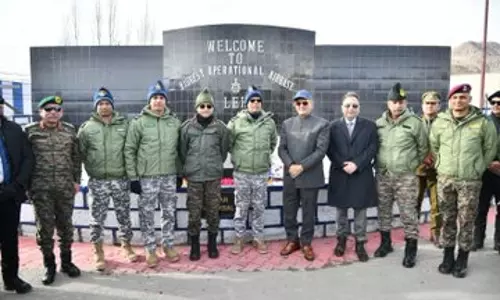 लेह में रनवे अपग्रेड परियोजना का उद्घाटन, एयर कनेक्टिविटी और आपातकालीन सेवाओं में सुधार लेह में रनवे अपग्रेड परियोजना का उद्घाटन, एयर कनेक्टिविटी और आपातकालीन सेवाओं में सुधार