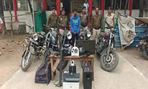 मोटरसाइकिल चोरी का बड़ा गिरोह पकड़ा गया मोटरसाइकिल चोरी का बड़ा गिरोह पकड़ा गया