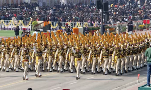 गणतंत्र दिवस परेड, तीनों सेनाओं में नेवी का मार्चिंग दल सर्वश्रेष्ठ, महाराष्ट्र की झांकी अव्वल गणतंत्र दिवस परेड, तीनों सेनाओं में नेवी का मार्चिंग दल सर्वश्रेष्ठ, महाराष्ट्र की झांकी अव्वल