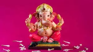 Bhagwan Ganesh Aarti: बुधवार के दिन करें भगवान गणेश की आरती, जीवन में आएगी सफलता Bhagwan Ganesh Aarti: बुधवार के दिन करें भगवान गणेश की आरती, जीवन में आएगी सफलता