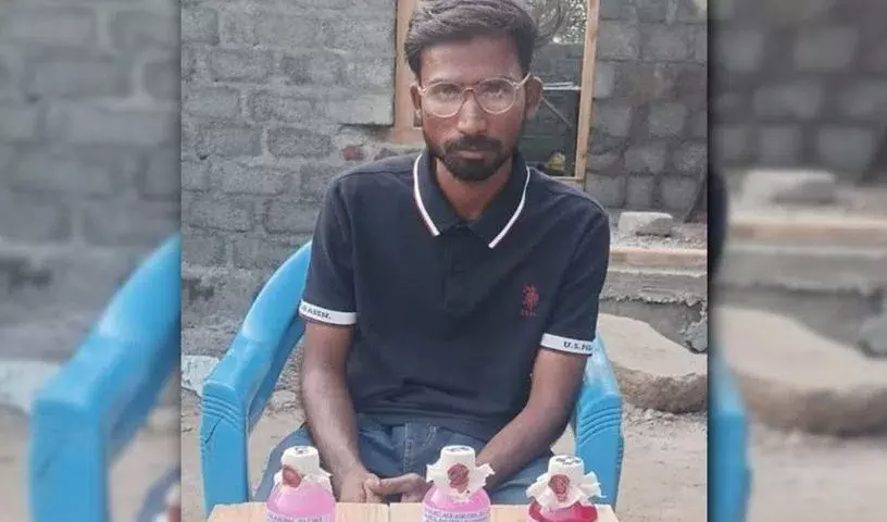 Adilabad में हाउसिंग इंजीनियर को रिश्वत लेते हुए ACB ने पकड़ा Adilabad में हाउसिंग इंजीनियर को रिश्वत लेते हुए ACB ने पकड़ा