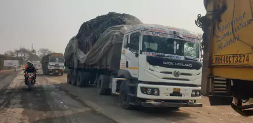 वेस्ट मटेरियल के दुर्गंध से ग्रामीण परेशान, SDM ने सीमेंट संयंत्रों को दी अंतिम चेतावनी वेस्ट मटेरियल के दुर्गंध से ग्रामीण परेशान, SDM ने सीमेंट संयंत्रों को दी अंतिम चेतावनी