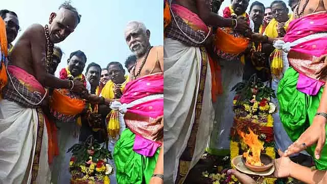 Kumbhabhishekam शिवलोकनाथर मंदिर में कुंभाभिषेकम: बड़ी संख्या में भक्त शामिल हुए Kumbhabhishekam शिवलोकनाथर मंदिर में कुंभाभिषेकम: बड़ी संख्या में भक्त शामिल हुए