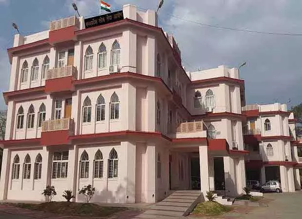 Indore : प्रदर्शनकारियों ने MPPSC ऑफिस की दीवार पर ज्ञापन की कॉपियां चिपकाई Indore : प्रदर्शनकारियों ने MPPSC ऑफिस की दीवार पर ज्ञापन की कॉपियां चिपकाई