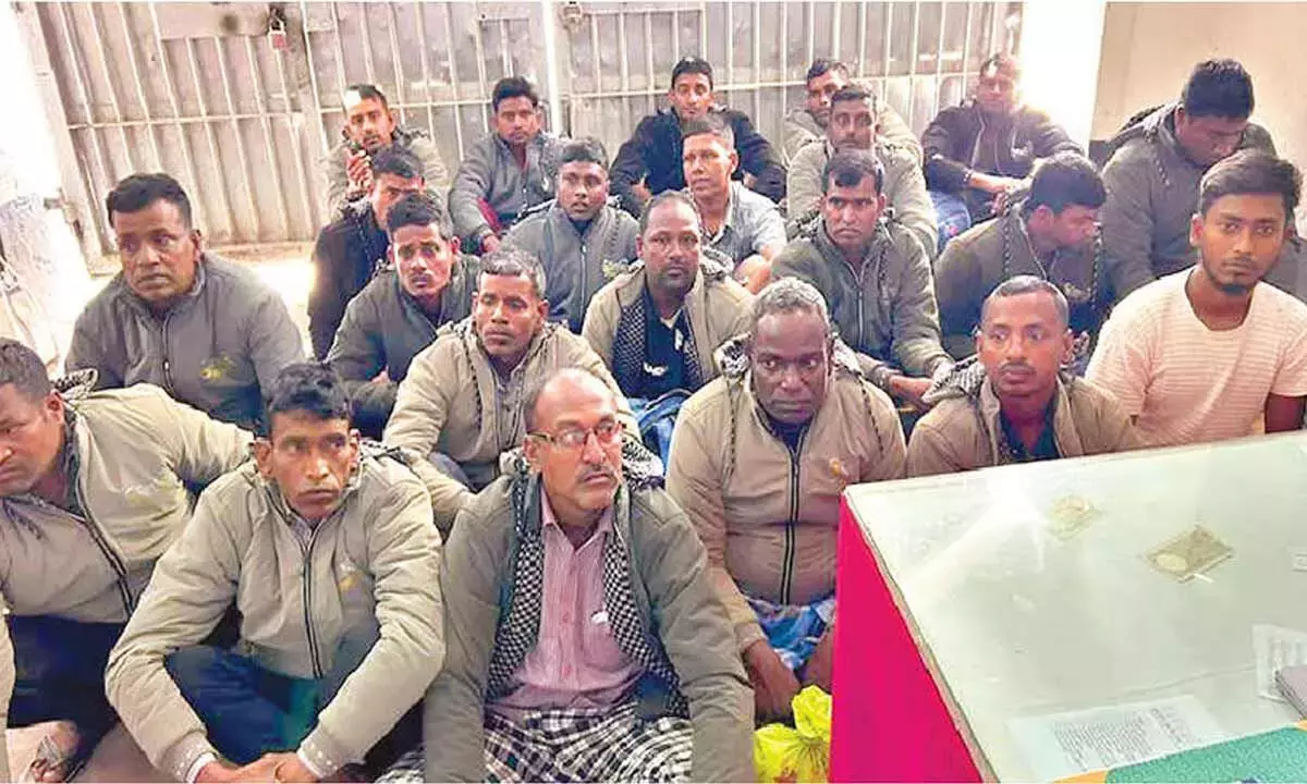 Andhra: बांग्लादेश की बागेरहाट जेल से 23 भारतीय मछुआरों को रिहा किया Andhra: बांग्लादेश की बागेरहाट जेल से 23 भारतीय मछुआरों को रिहा किया