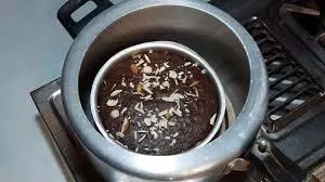 Biscuit Cooker Cake Recipe: घर पर कुकर में ऐसे बनाएं सॉफ्ट बिस्किट केक Biscuit Cooker Cake Recipe: घर पर कुकर में ऐसे बनाएं सॉफ्ट बिस्किट केक