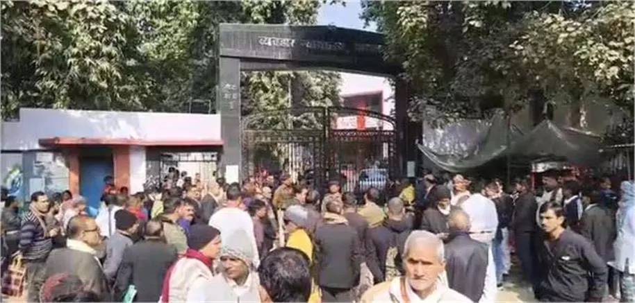Bihar: सिविल कोर्ट को बम से उड़ाने की धमकी, ईमेल से मचा हड़कंप Bihar: सिविल कोर्ट को बम से उड़ाने की धमकी, ईमेल से मचा हड़कंप