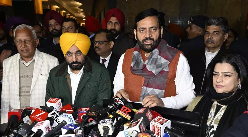 पंजाब, हरियाणा SYL विवाद को सुलझाने के लिए सेक्रेटरी-लेवल पैनल बनाएंगे पंजाब, हरियाणा SYL विवाद को सुलझाने के लिए सेक्रेटरी-लेवल पैनल बनाएंगे