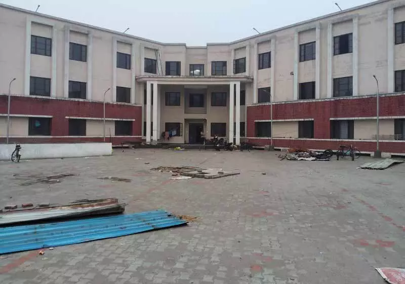 Punjab: सिखिया क्रांति अभियान के बीच दो स्कूल ऑफ एमिनेंस अभी भी शिक्षकों और इंफ्रास्ट्रक्चर का इंतजार Punjab: सिखिया क्रांति अभियान के बीच दो स्कूल ऑफ एमिनेंस अभी भी शिक्षकों और इंफ्रास्ट्रक्चर का इंतजार