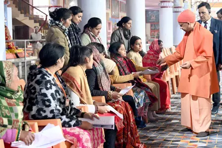 कब्जामुक्त कराएं जमीन, बख्शे न जाएं भू माफिया : CM योगी कब्जामुक्त कराएं जमीन, बख्शे न जाएं भू माफिया : CM योगी