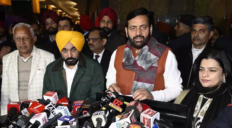 पंजाब, हरियाणा SYL विवाद को सुलझाने के लिए सेक्रेटरी-लेवल पैनल बनाएंगे पंजाब, हरियाणा SYL विवाद को सुलझाने के लिए सेक्रेटरी-लेवल पैनल बनाएंगे