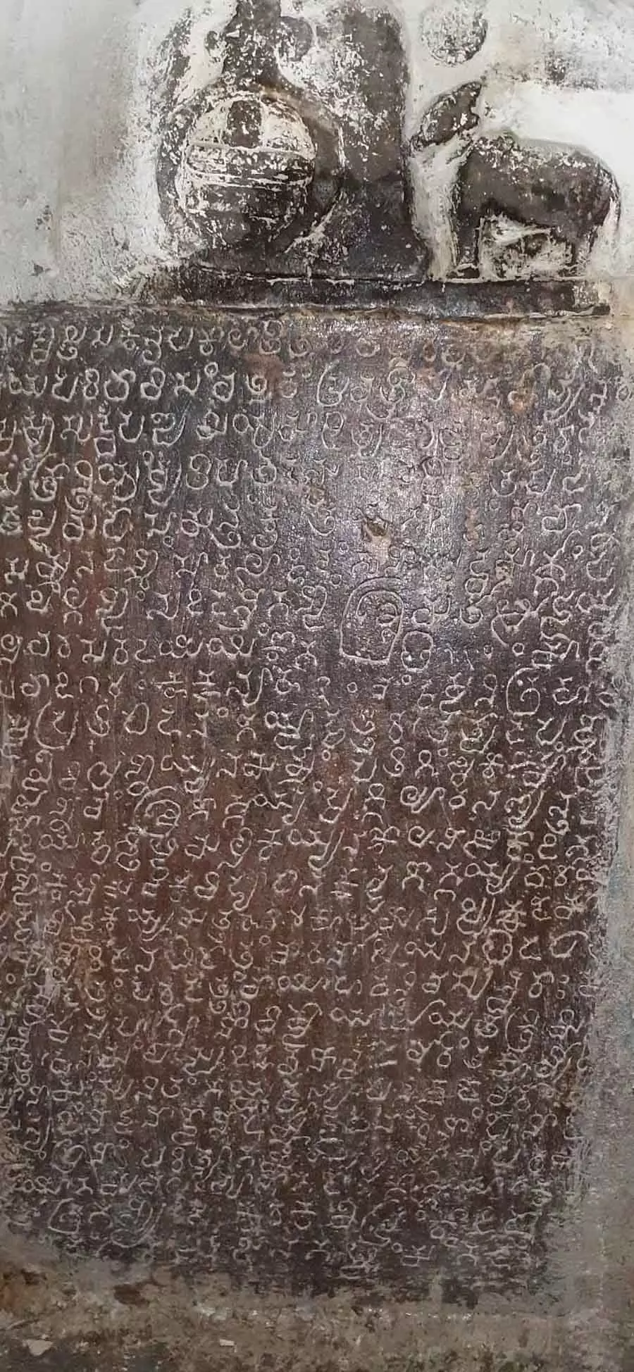 Hugaluru : राष्ट्रकूट काल का कन्नड़ शिलालेख मिला Hugaluru : राष्ट्रकूट काल का कन्नड़ शिलालेख मिला