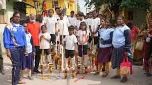माता-पिता को बच्चों को Silambam से परिचित कराने के लिए प्रोत्साहित किया गया माता-पिता को बच्चों को Silambam से परिचित कराने के लिए प्रोत्साहित किया गया