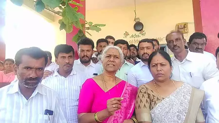 सरकारी स्कूलों में कंप्यूटर का वितरण: MP Dr. C.N. Manjunath सरकारी स्कूलों में कंप्यूटर का वितरण: MP Dr. C.N. Manjunath