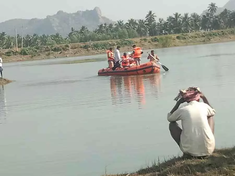 Kanakapura: मछली पकड़ते समय एक युवक झील में डूब गया और उसकी मौत हो गई Kanakapura: मछली पकड़ते समय एक युवक झील में डूब गया और उसकी मौत हो गई