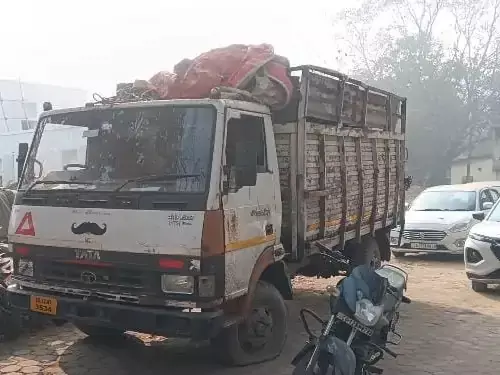 सील कबाड़ दुकान पर पुलिस की रेड, 3 गिरफ्तार सील कबाड़ दुकान पर पुलिस की रेड, 3 गिरफ्तार