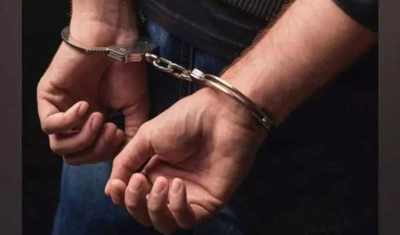 Hyderabad साइबर पुलिस ने ऑनलाइन सट्टेबाजी धोखाधड़ी के आरोप में पुणे के व्यक्ति गिरफ्तार Hyderabad साइबर पुलिस ने ऑनलाइन सट्टेबाजी धोखाधड़ी के आरोप में पुणे के व्यक्ति गिरफ्तार