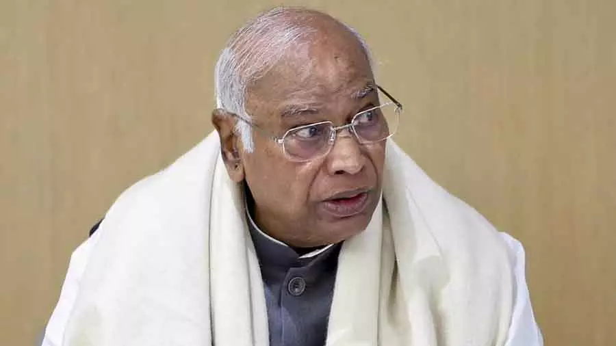 Congress प्रमुख मल्लिकार्जुन खड़गे ने अजित पवार विमान दुर्घटना की जांच की मांग की Congress प्रमुख मल्लिकार्जुन खड़गे ने अजित पवार विमान दुर्घटना की जांच की मांग की