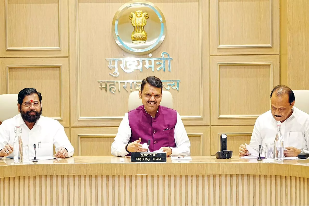 Deputy CM Shinde: टीम मेम्बर की मौत महाराष्ट्र के लिए अपूरणीय क्षति Deputy CM Shinde: टीम मेम्बर की मौत महाराष्ट्र के लिए अपूरणीय क्षति