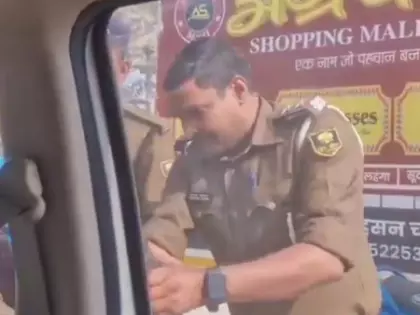 Bihar में पुलिसकर्मी की महिला डॉक्टर के साथ बदसलूकी का वीडियो वायरल Bihar में पुलिसकर्मी की महिला डॉक्टर के साथ बदसलूकी का वीडियो वायरल