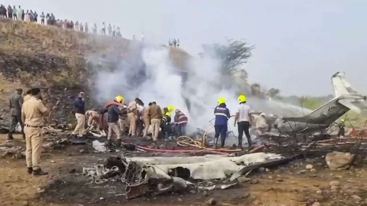 विमान दुर्घटनाओं में जान गंवाने वाले प्रमुख राजनेता और हस्तियां विमान दुर्घटनाओं में जान गंवाने वाले प्रमुख राजनेता और हस्तियां