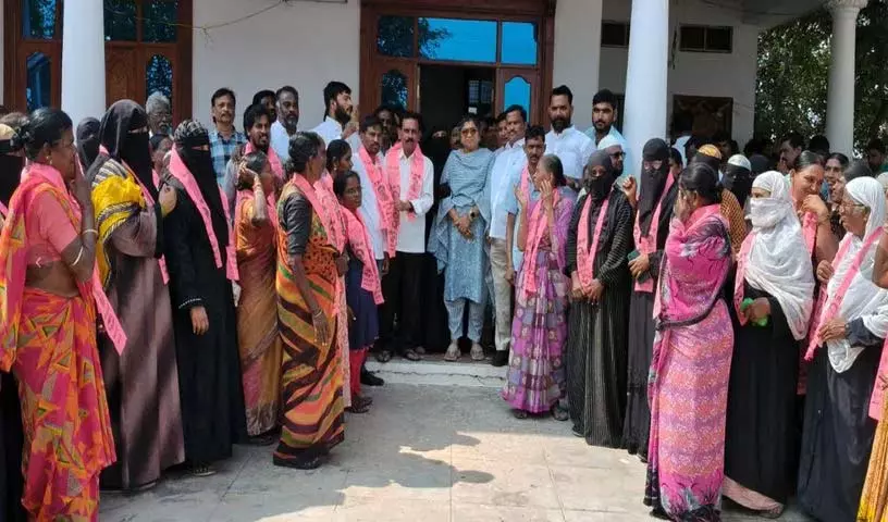 BRS नेता रामावत रविंद्रकुमार को भरोसा है कि देवरकोंडा किले पर गुलाबी झंडा फहराएगा BRS नेता रामावत रविंद्रकुमार को भरोसा है कि देवरकोंडा किले पर गुलाबी झंडा फहराएगा