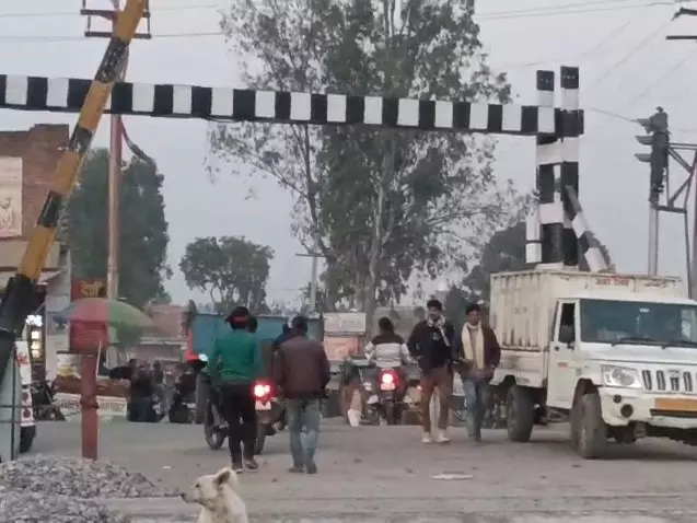 Bhiwani: पुराने फाटक बंद होने से यातायात प्रभावित Bhiwani: पुराने फाटक बंद होने से यातायात प्रभावित