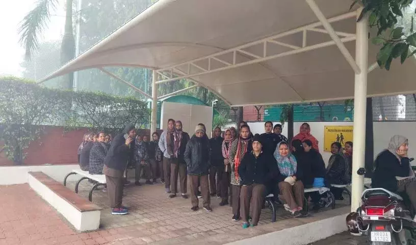बम की धमकियों के बाद Chandigarh के प्राइवेट स्कूलों को खाली कराया गया बम की धमकियों के बाद Chandigarh के प्राइवेट स्कूलों को खाली कराया गया