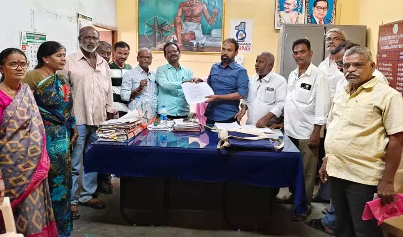कांग्रेस सरकार हथकरघा मजदूरों का कर्ज माफ करने में विफल रही: Ganji Muralidhar कांग्रेस सरकार हथकरघा मजदूरों का कर्ज माफ करने में विफल रही: Ganji Muralidhar