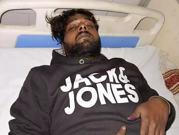 Bareilly: महिला के कान से कुंडल नोंचने का आरोपी मुठभेड़ में गिरफ्तार Bareilly: महिला के कान से कुंडल नोंचने का आरोपी मुठभेड़ में गिरफ्तार
