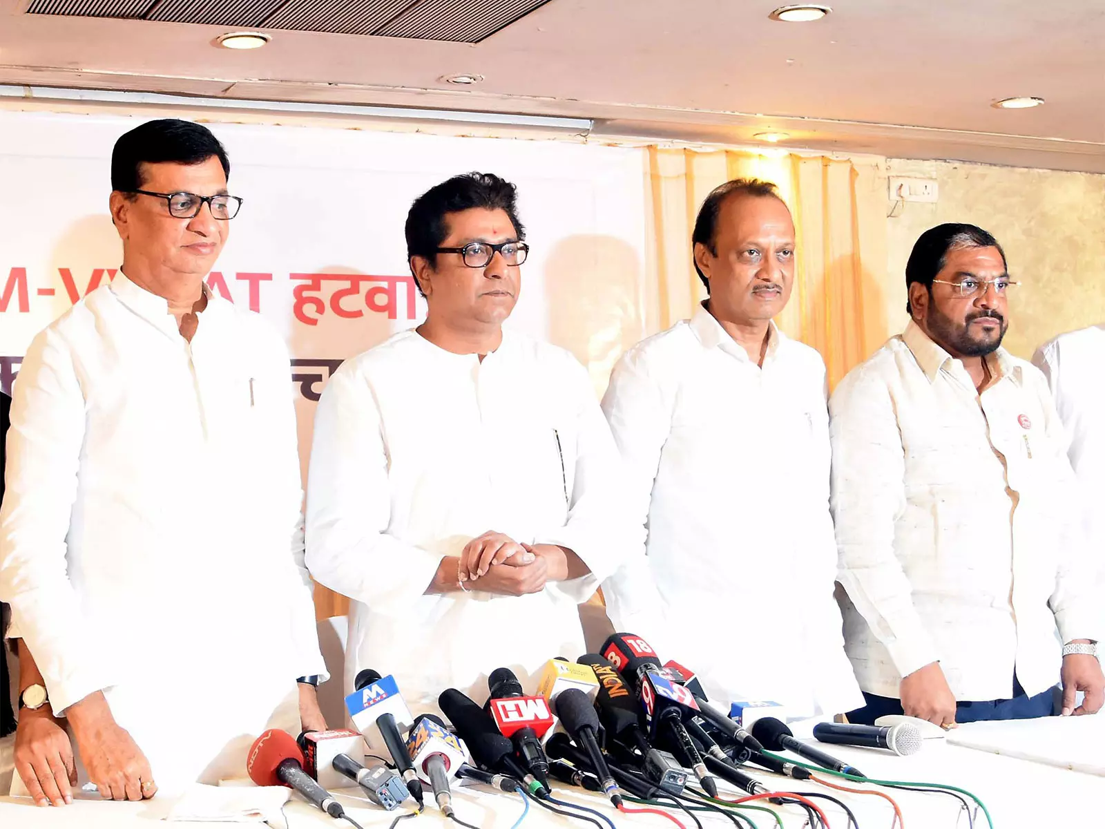 उनकी राजनीति में जाति का कोई स्थान नहीं था: राज ठाकरे की Ajit Pawar को श्रद्धांजलि उनकी राजनीति में जाति का कोई स्थान नहीं था: राज ठाकरे की Ajit Pawar को श्रद्धांजलि