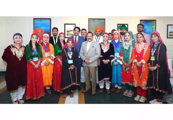 डॉ. जितेंद्र ने गणतंत्र दिवस की J&K झांकी टीम के लिए गेट-टुगेदर का आयोजन किया डॉ. जितेंद्र ने गणतंत्र दिवस की J&K झांकी टीम के लिए गेट-टुगेदर का आयोजन किया