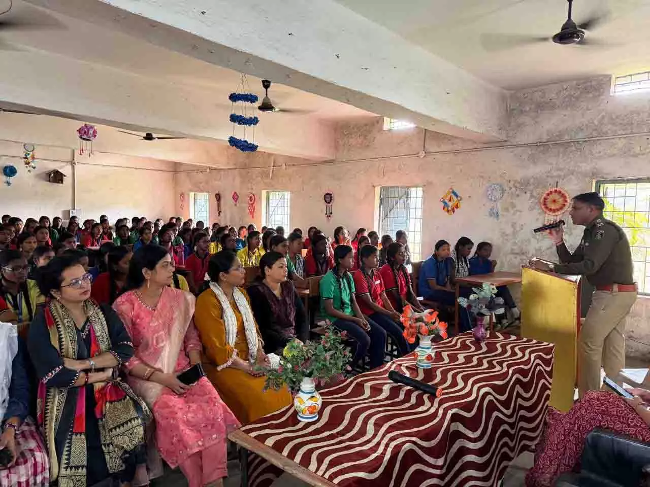 SSP शशि मोहन सिंह के मार्गदर्शन में अपराध नियंत्रण के साथ कम्युनिटी पुलिसिंग पर भी रायगढ़ पुलिस का फोकस SSP शशि मोहन सिंह के मार्गदर्शन में अपराध नियंत्रण के साथ कम्युनिटी पुलिसिंग पर भी रायगढ़ पुलिस का फोकस