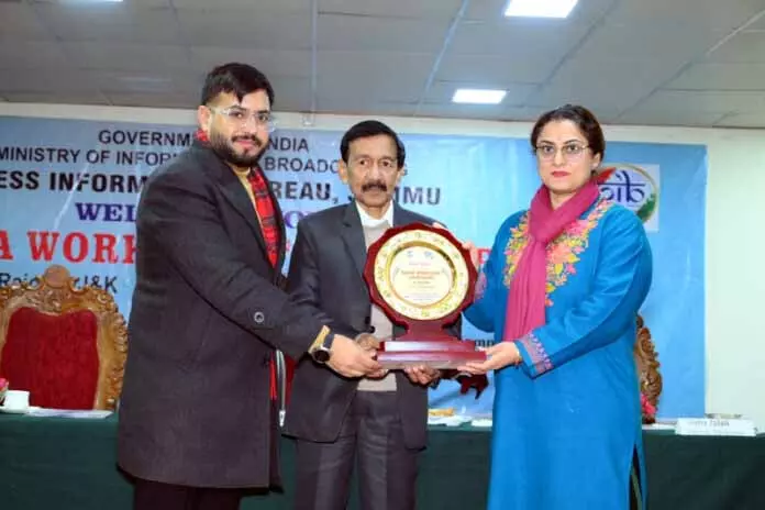 PIB ने मीडिया कार्यशाला वार्तालाप का आयोजन किया PIB ने मीडिया कार्यशाला वार्तालाप का आयोजन किया