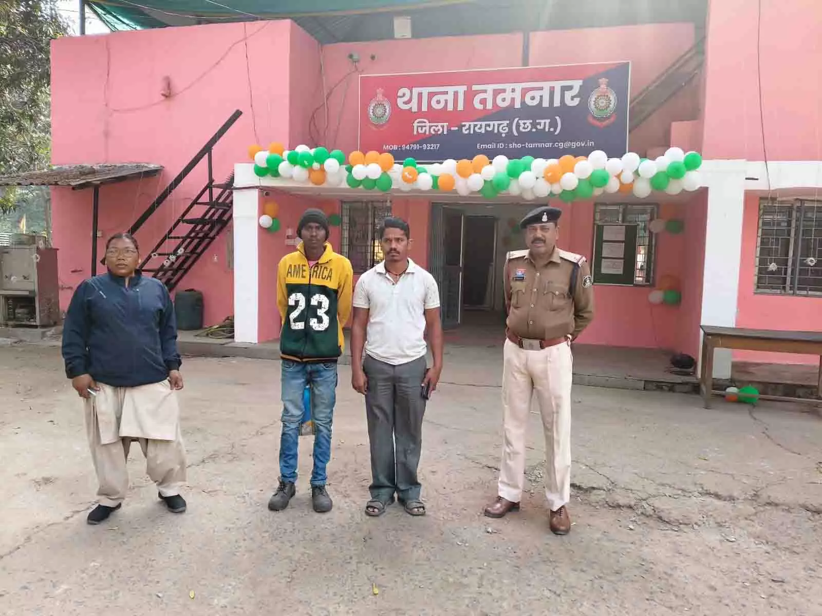 पुलिस की सख्त कार्रवाई, फेरीवाले को लेकर हुए विवाद में महिला और उसके पिता से की गई थी मारपीट पुलिस की सख्त कार्रवाई, फेरीवाले को लेकर हुए विवाद में महिला और उसके पिता से की गई थी मारपीट